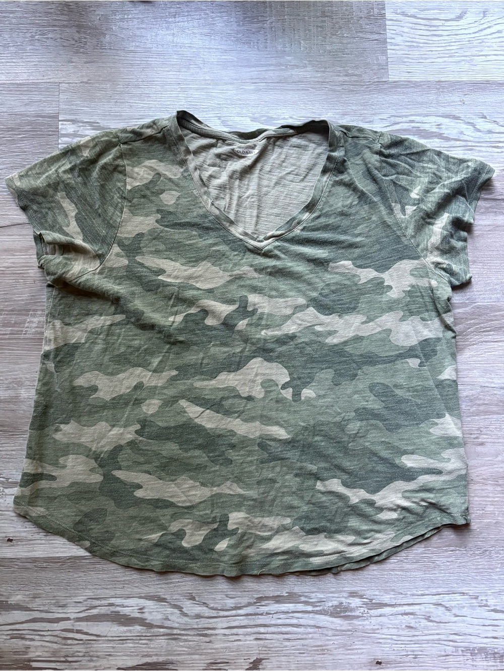 Old Navy Green/Gray Camouflage V-Neck Knit Cotton Short Sleeve T-Shirt Women’s M
